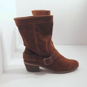 Brown Chinese Laundry size 7 boots
